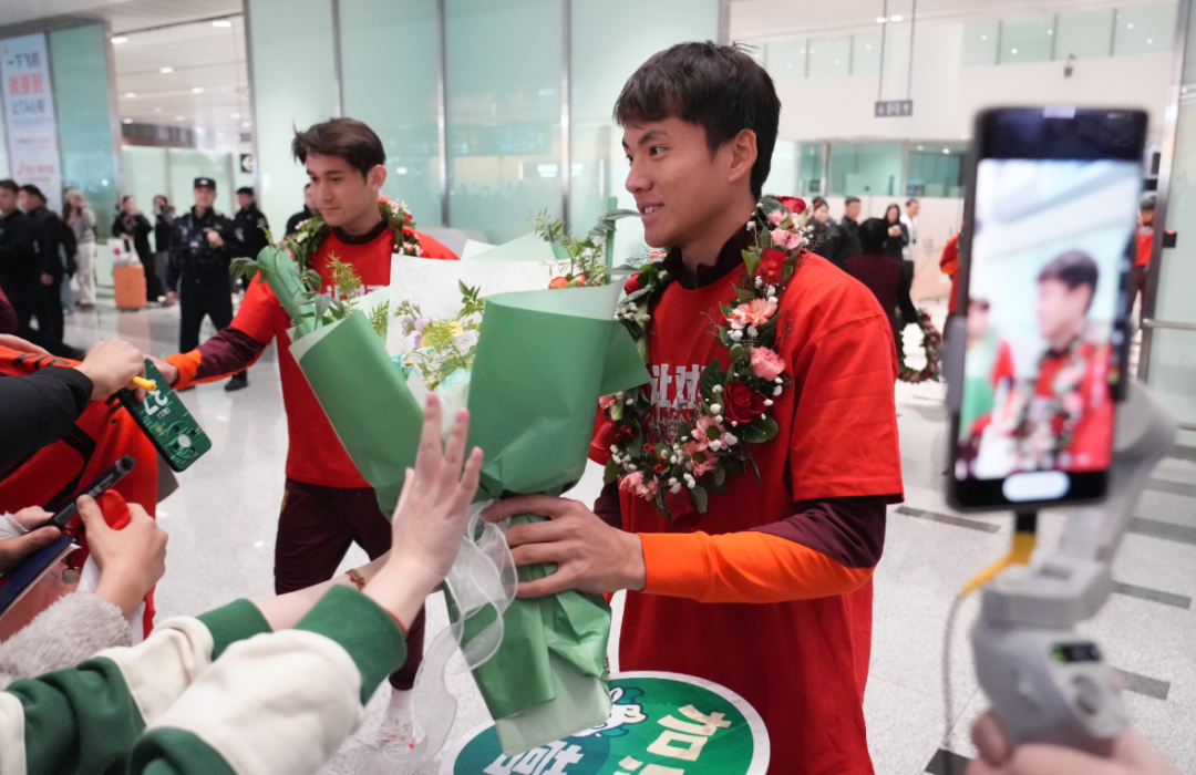 leyu-U23国足队员向余望:这趟旅程很梦幻,看到了和亚洲一流球队的差距,拼命想缩小差距,希望下次避免遗憾