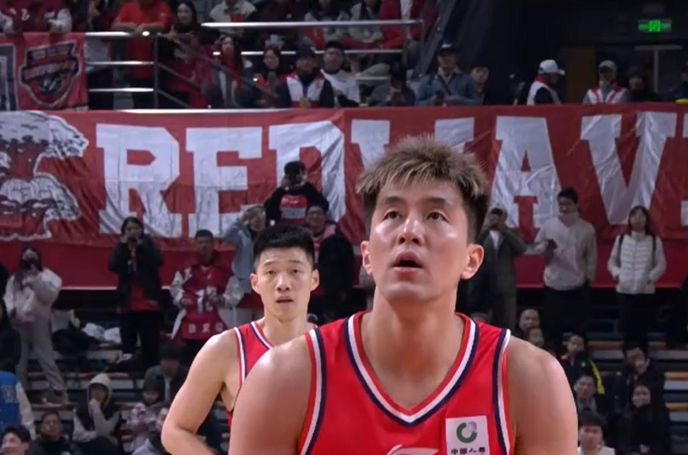 leyu乐鱼体育-突发！郭艾伦受到重伤，被担架送往医院，恐赛季报销